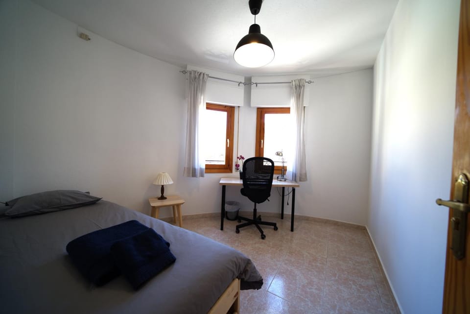 Bed, Photo of the whole room, Seating area, Bedroom, towels