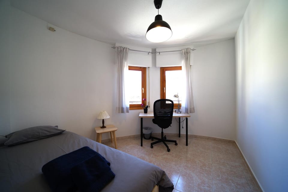 Bed, Photo of the whole room, Seating area, Bedroom