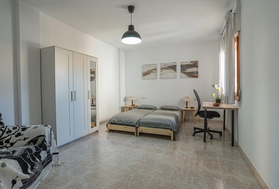 Bed, Photo of the whole room, Seating area, Bedroom