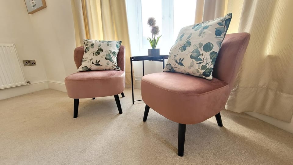 Seating area, Bedroom