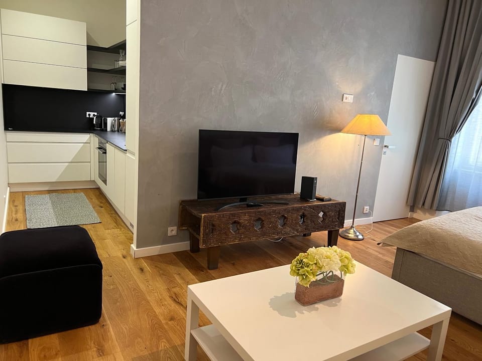 Kitchen or kitchenette, Living room