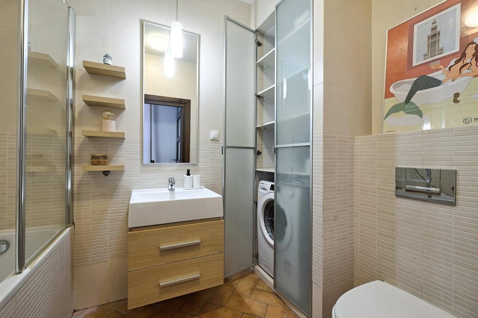 Shower, Toilet, Bathroom, Bath, towels, washing machine