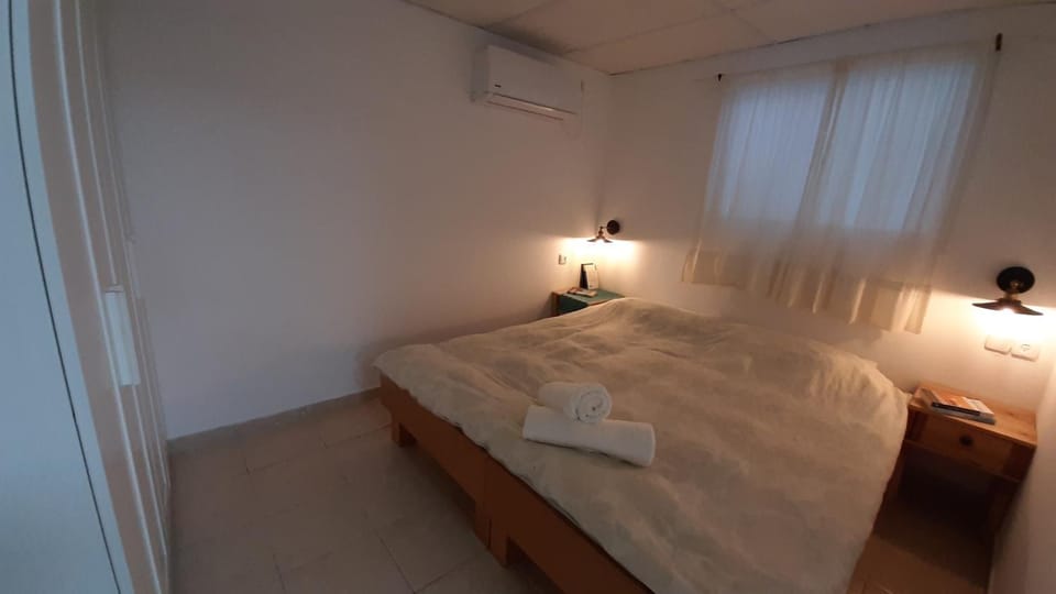 Bed, Photo of the whole room, Bedroom, towels, air conditioner