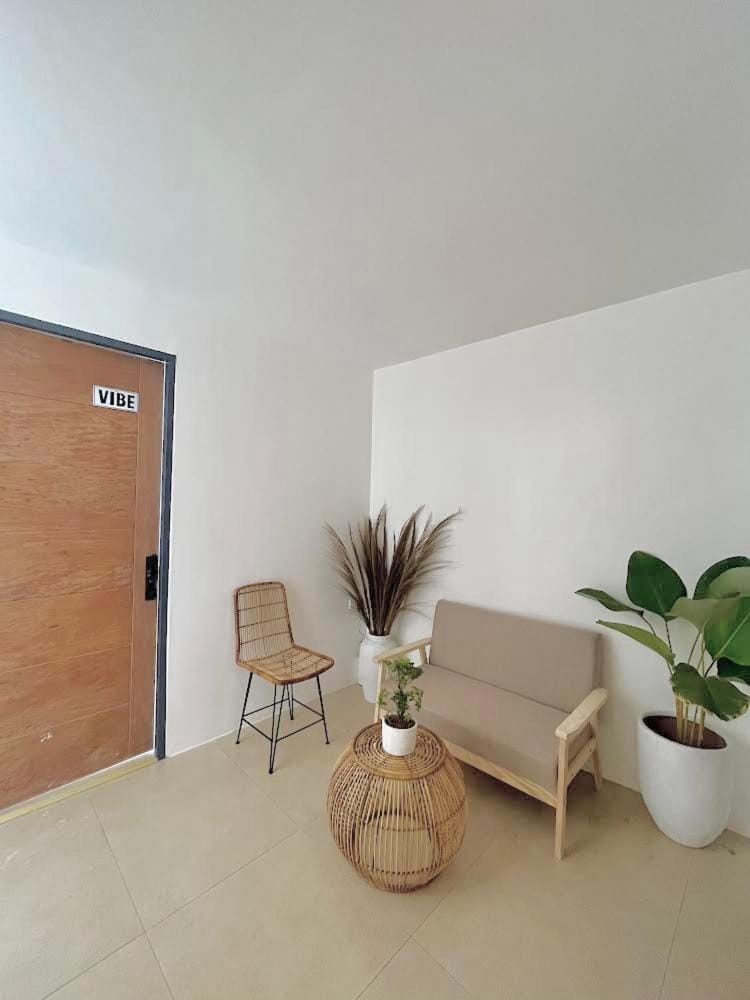 NEW Modern home near Airport, Beach and Fast Wi-Fi Apartment in Lapu-Lapu City