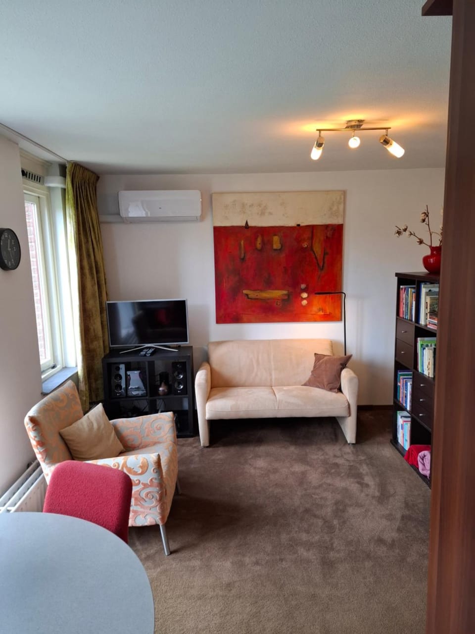 TV and multimedia, Seating area