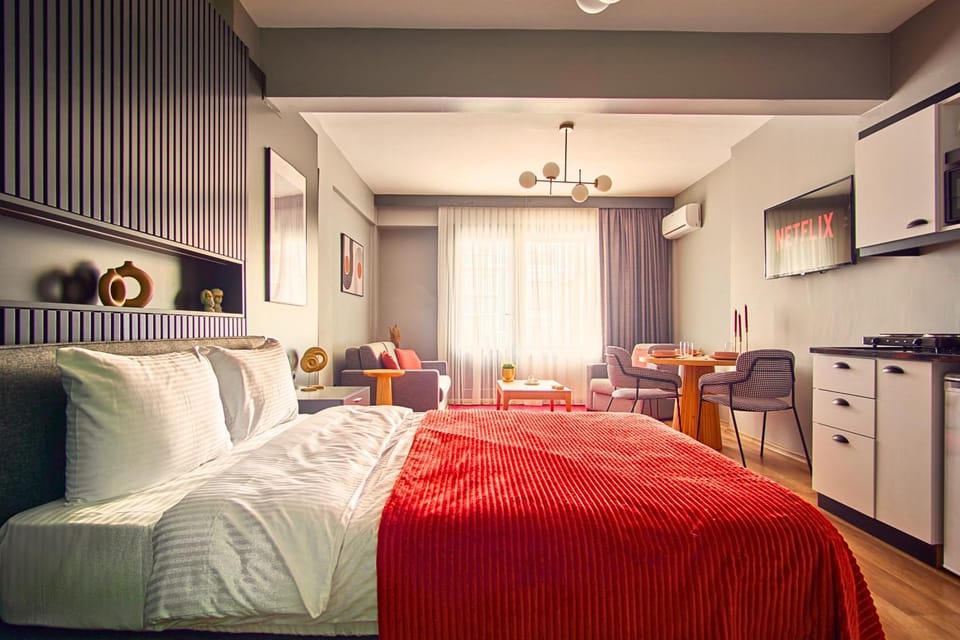 Bed, Photo of the whole room, Dining area