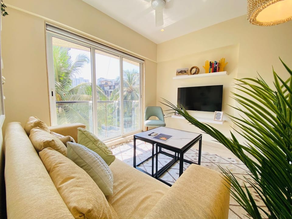 Communal lounge/ TV room, TV and multimedia, Living room, Seating area, Evening entertainment