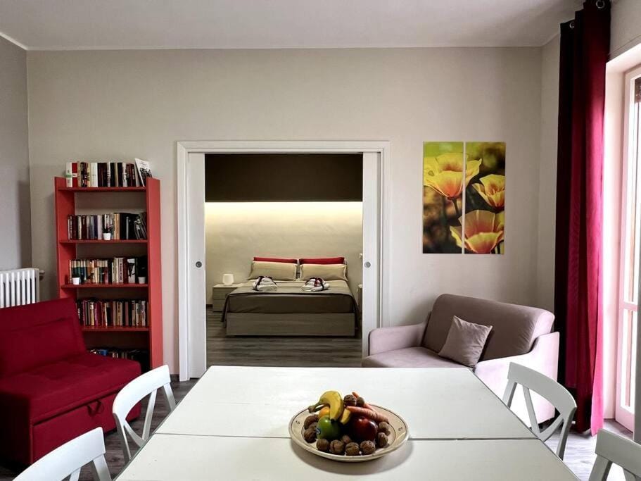 Library, Photo of the whole room, Dining area, hair dresser