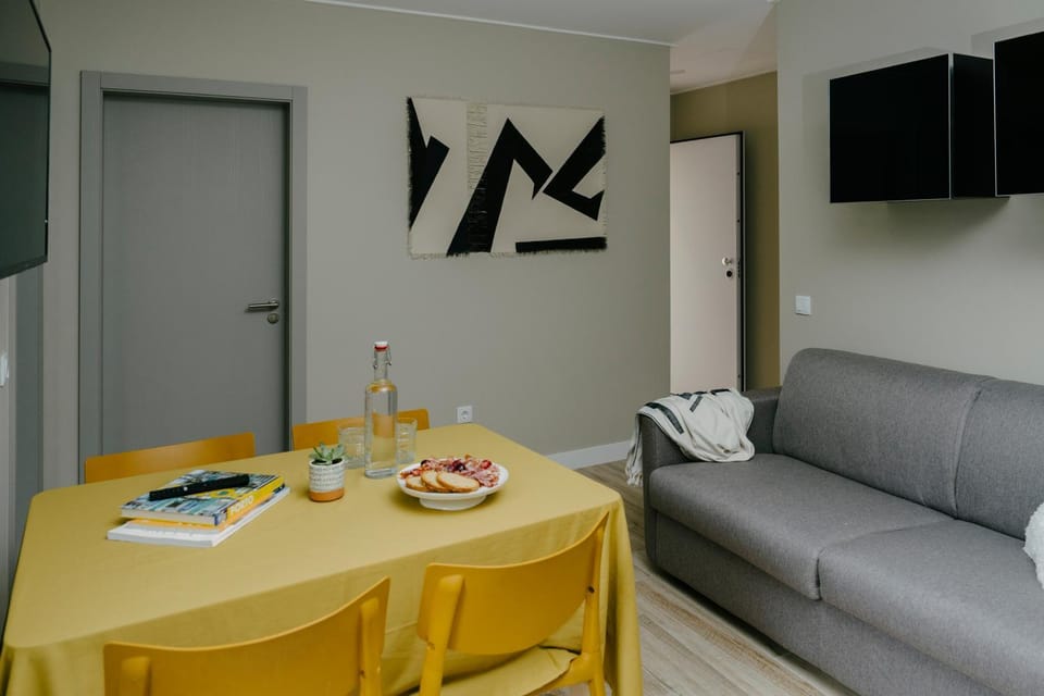 TV and multimedia, Living room, Dining area