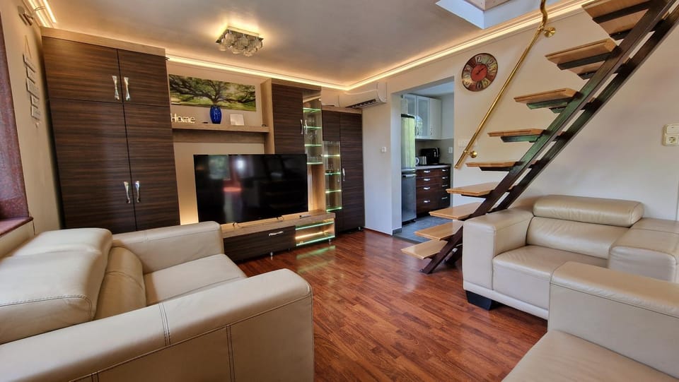 Pilis Hills View Deluxe House with Pool & AC near Bp House in Hungary