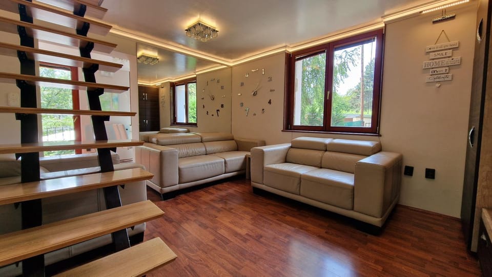 Pilis Hills View Deluxe House with Pool & AC near Bp House in Hungary