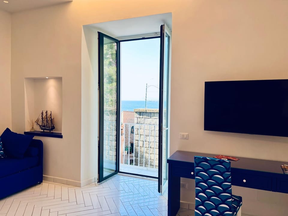 Property building, Natural landscape, TV and multimedia, Sea view