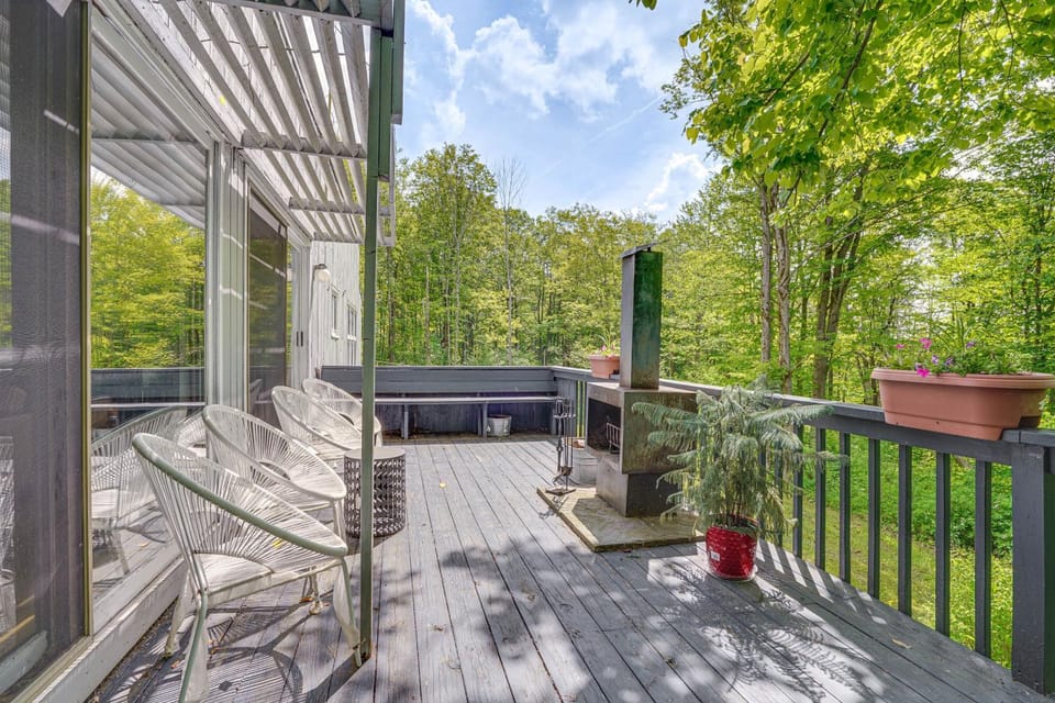'Alpine House' Modern Delevan Cabin on 2 Acres Cabin in Cattaraugus