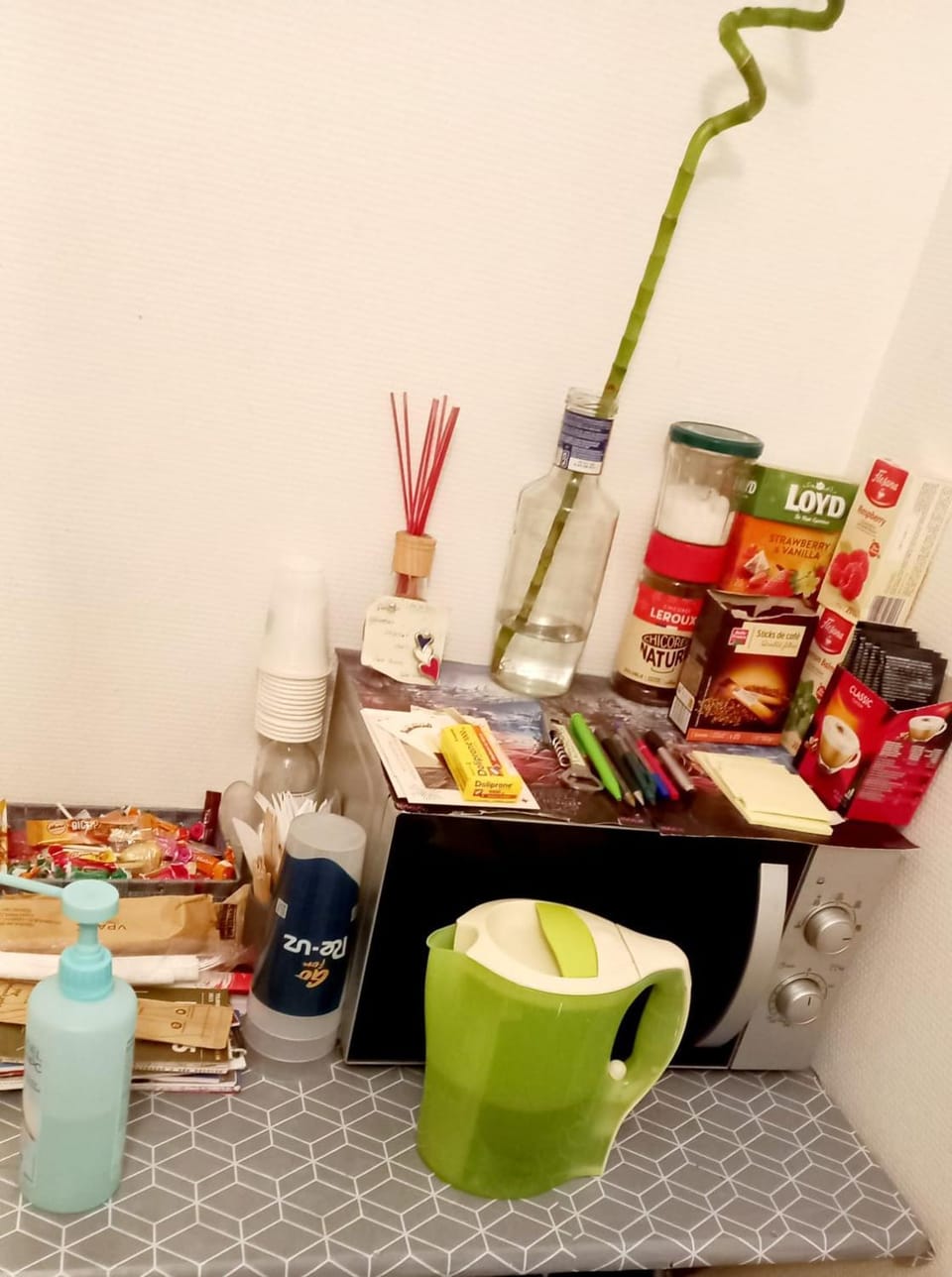 Coffee/tea facilities, minibar