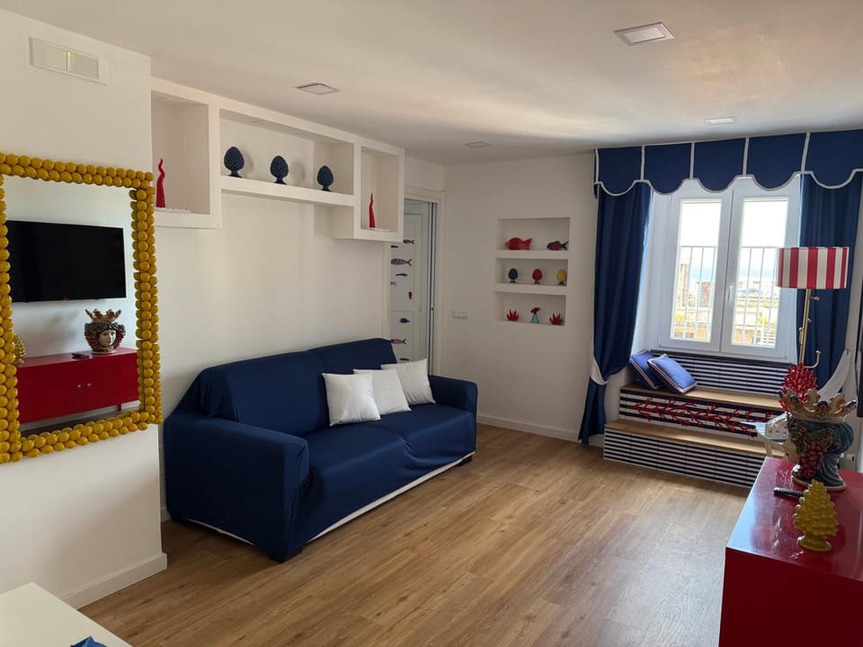 Appartamento FRONTE MARE ARIA 'e MARE -50mt FROM CAPRI FERRY Apartment in Castellammare di Stabia