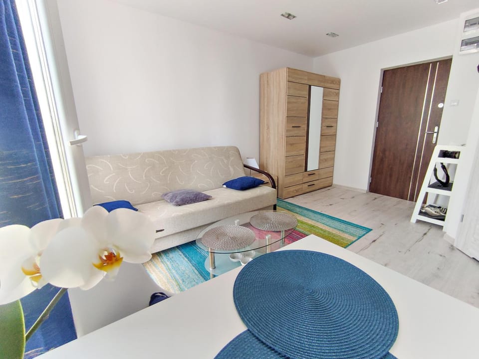 Bed, Living room