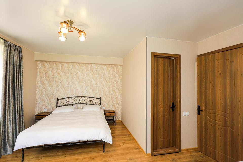 Bed, Photo of the whole room, wardrobe