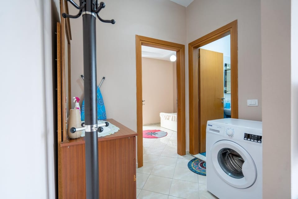 Shower, Bathroom, towels, washing machine