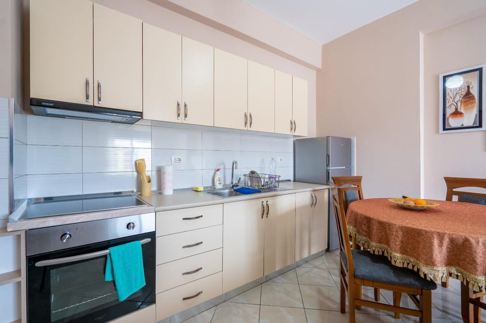 Kitchen or kitchenette, Dining area, pet friendly, stove