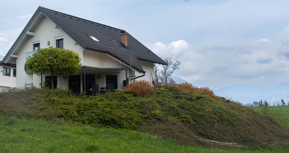 Guest house TOMAN House in Slovenia