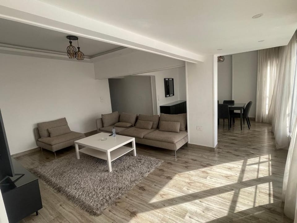Seating area, Breakfast