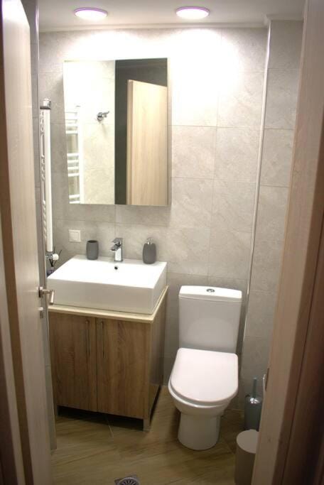 Toilet, bidet