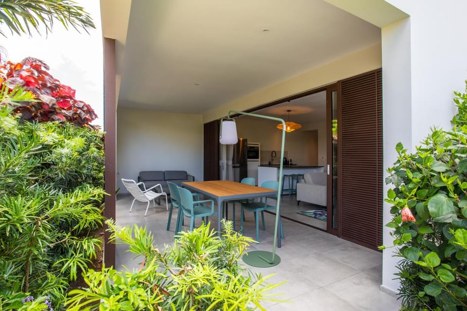 Garden, Balcony/Terrace, Balcony/Terrace, Living room, Seating area, Garden view
