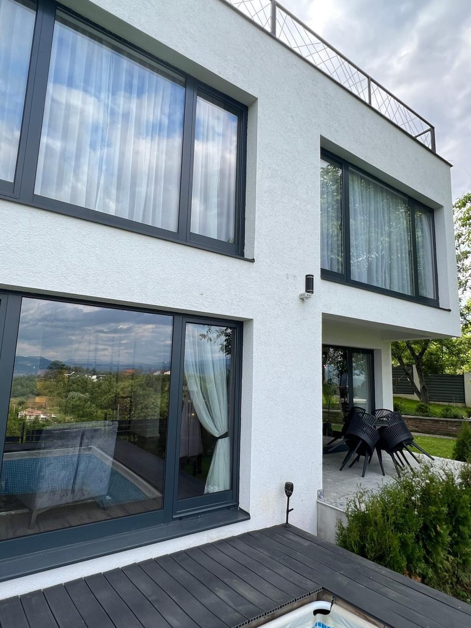 Property building, Day, Garden, Garden view