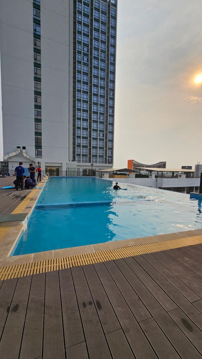 Swimming pool
