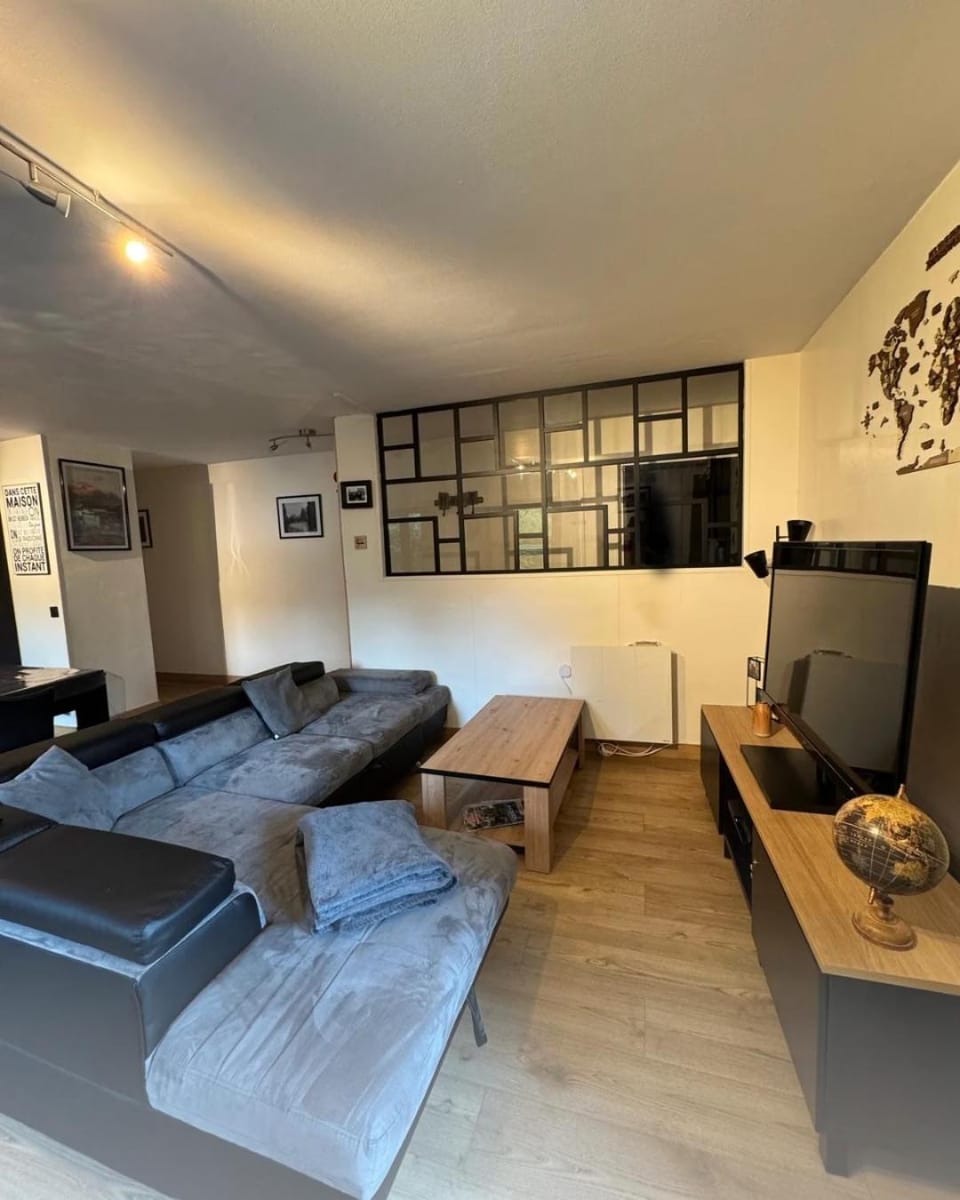 Communal lounge/ TV room