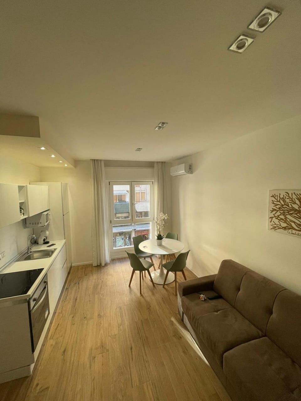Seating area, Dining area, minibar, pet friendly, stove