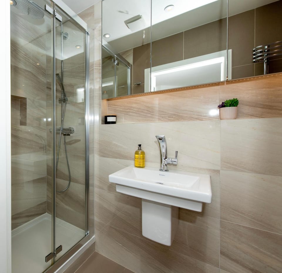 Shower, Bathroom, towels