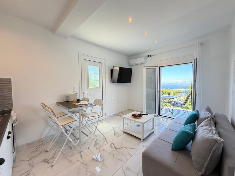 TV and multimedia, Living room, Seating area, Dining area