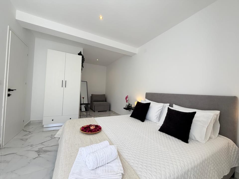 Bed, Photo of the whole room, Bedroom, towels, wardrobe