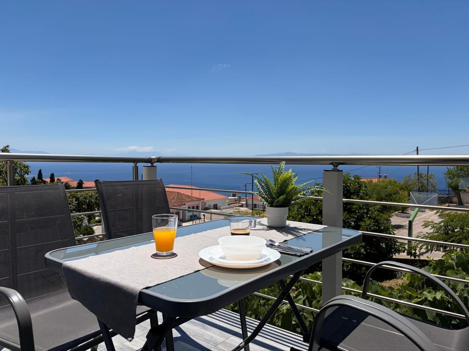 Patio, Natural landscape, View (from property/room), Balcony/Terrace, Dining area, Sea view