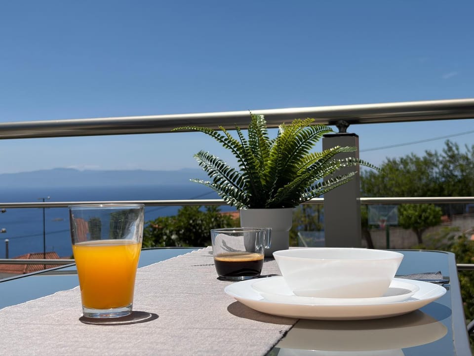 Patio, Natural landscape, Summer, View (from property/room), Balcony/Terrace, Sea view