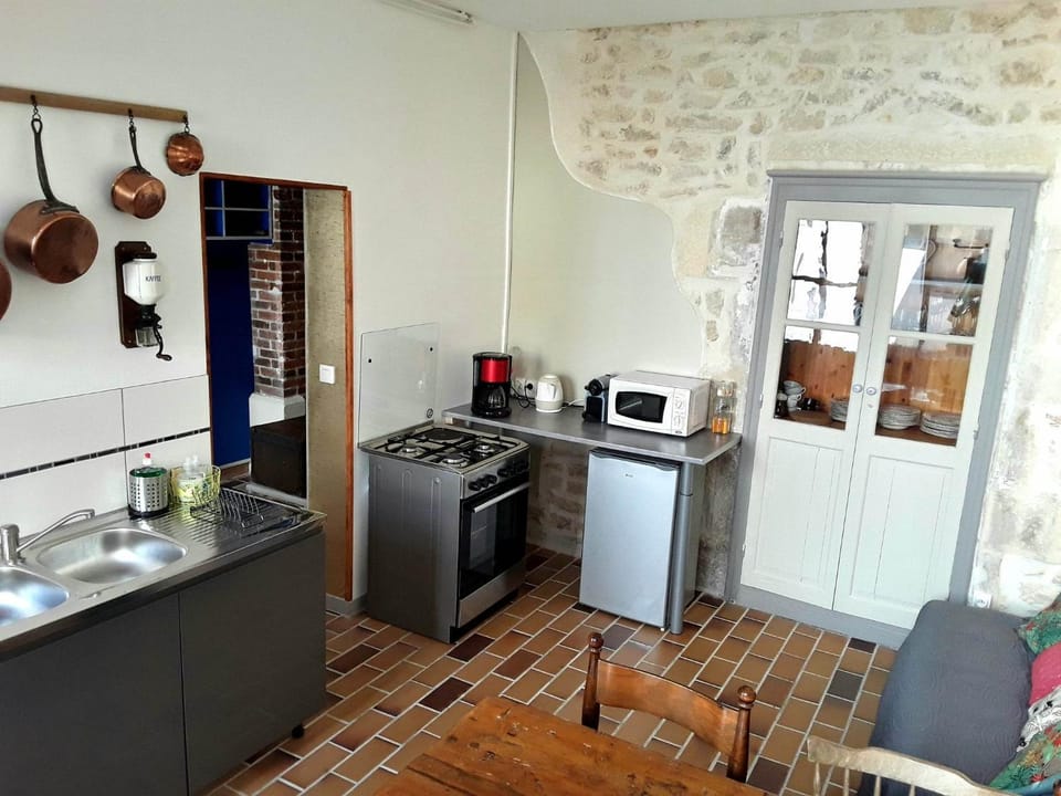 Coffee/tea facilities, Kitchen or kitchenette, minibar, pet friendly, stove