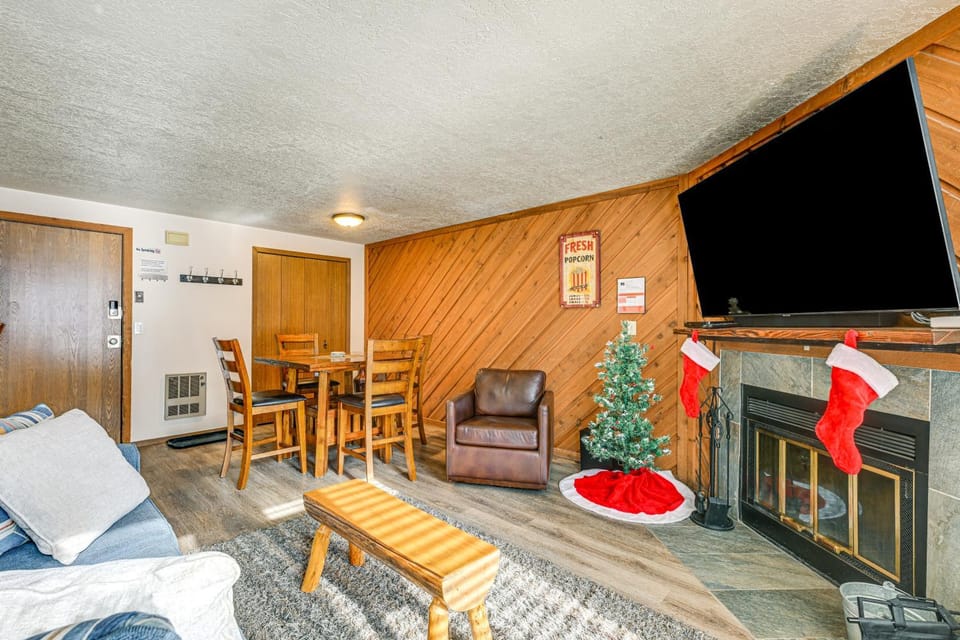 Timberbrook Village Condo: Community Pool, Hot Tub House in Brian Head