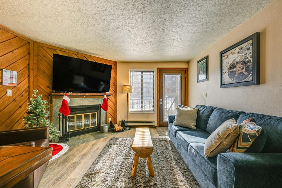 Timberbrook Village Condo: Community Pool, Hot Tub House in Brian Head