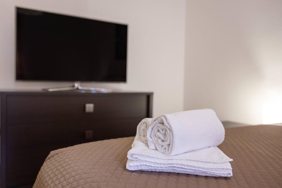 TV and multimedia, Bedroom, towels