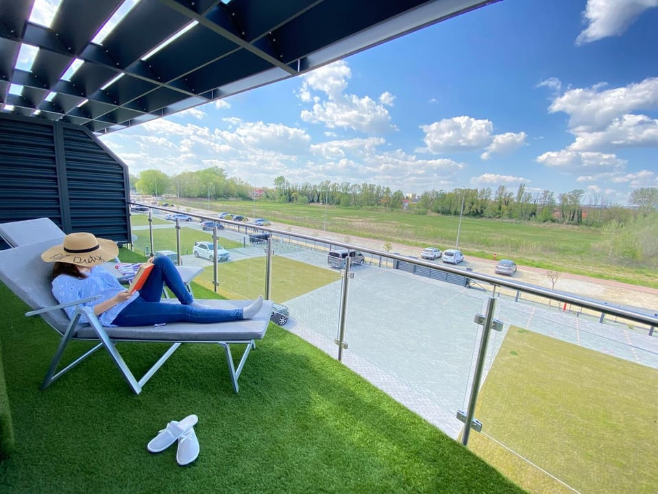 Day, Balcony/Terrace, Balcony/Terrace, sunbed