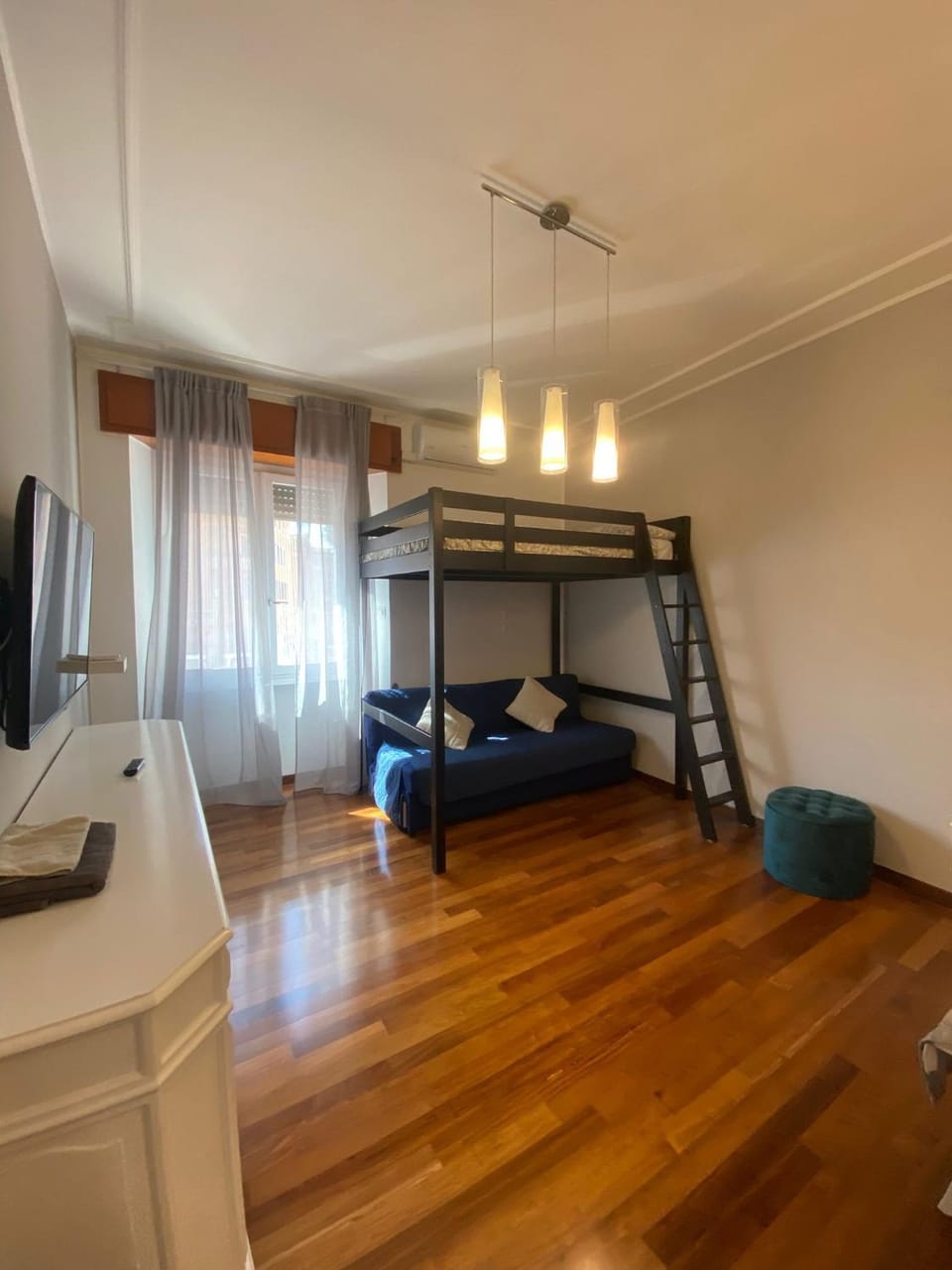 Living room, Bedroom, bunk bed