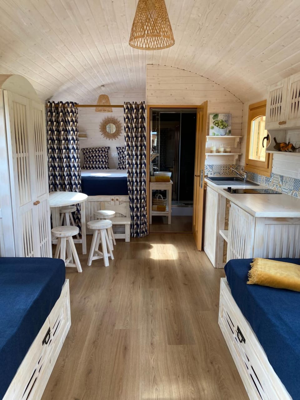 Les Roulottes de l Herm Piscine Jacuzzi Perigord Farm Stay in Nouvelle-Aquitaine