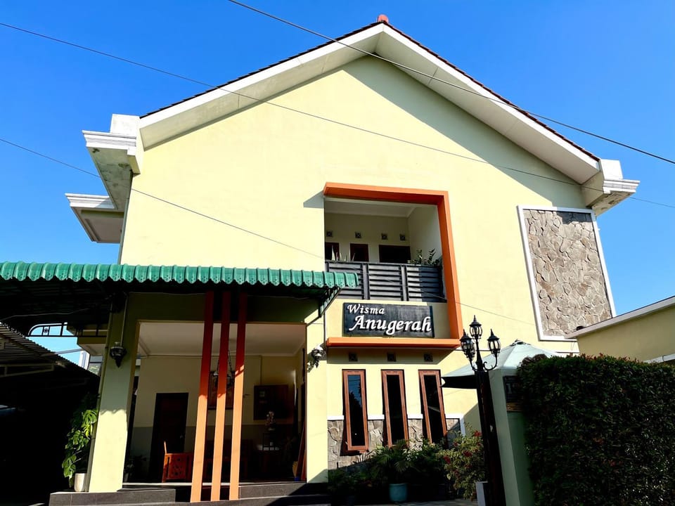 Facade/entrance