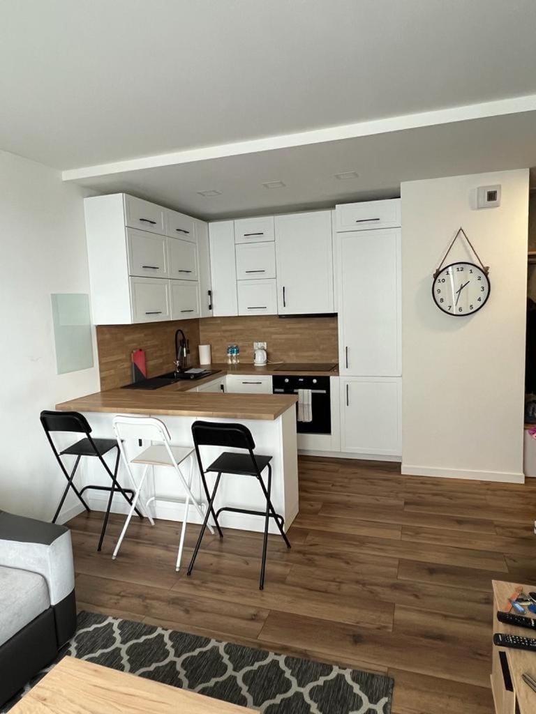 Kitchen or kitchenette, Dining area, minibar, stove
