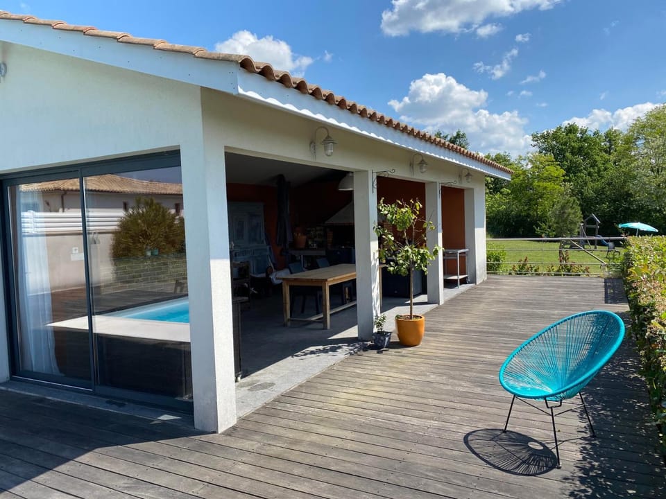 BBQ facilities, Dining area