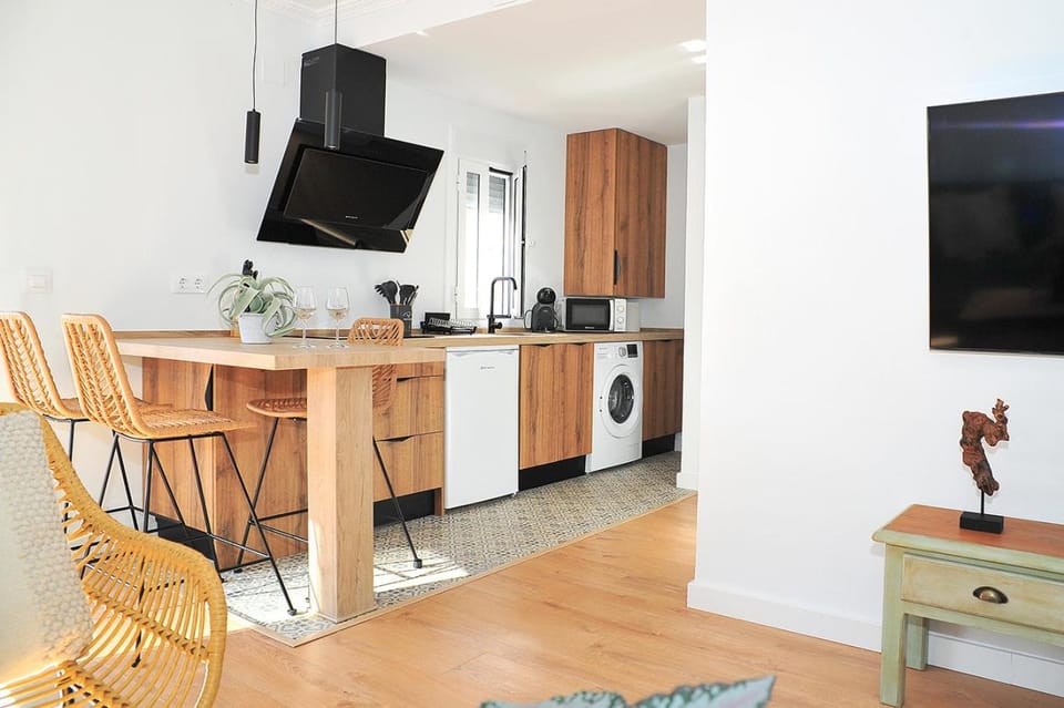Dining area, minibar, stove