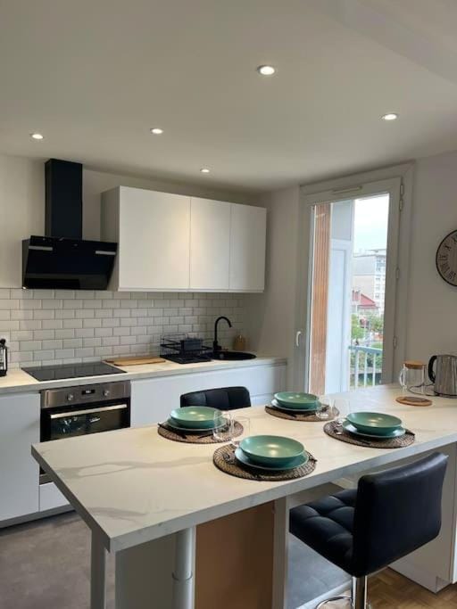 Kitchen or kitchenette, Kitchen or kitchenette, Dining area, minibar, pet friendly, stove, toaster