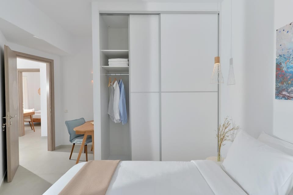Bedroom, wardrobe