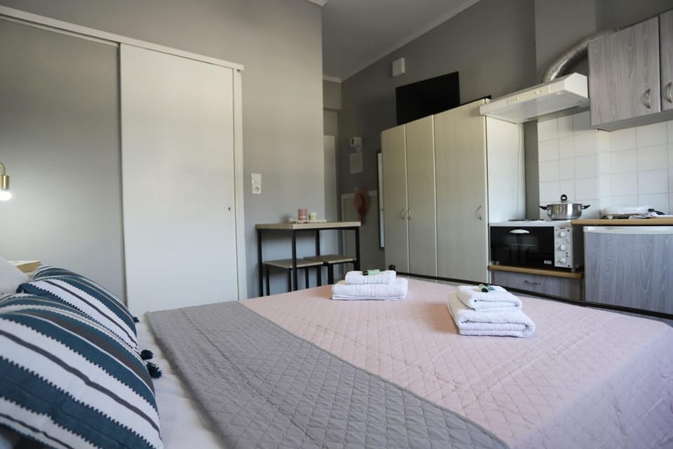 Maistros Studios 1 Bed and Breakfast in Argostolion